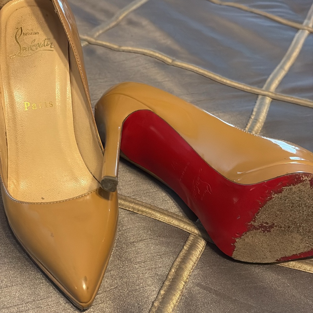 AUTHENTIC Christian Louboutin size 7 pumps/heels (UK 37)